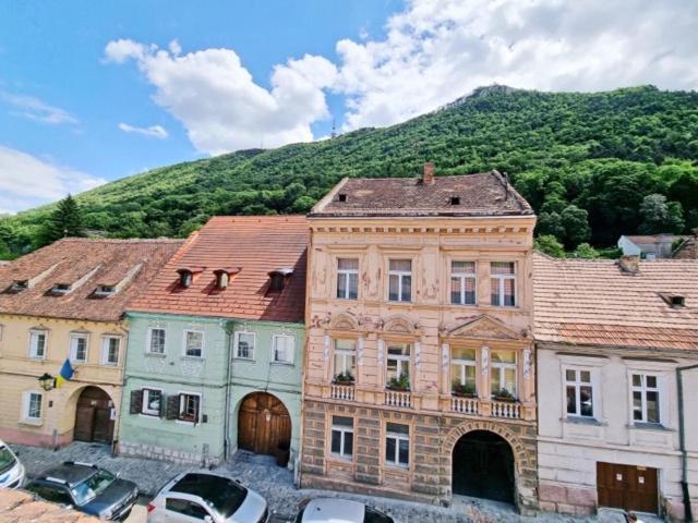 Rooftop Proprety With Large Terrace & Stunning Views - Apartament Brașov