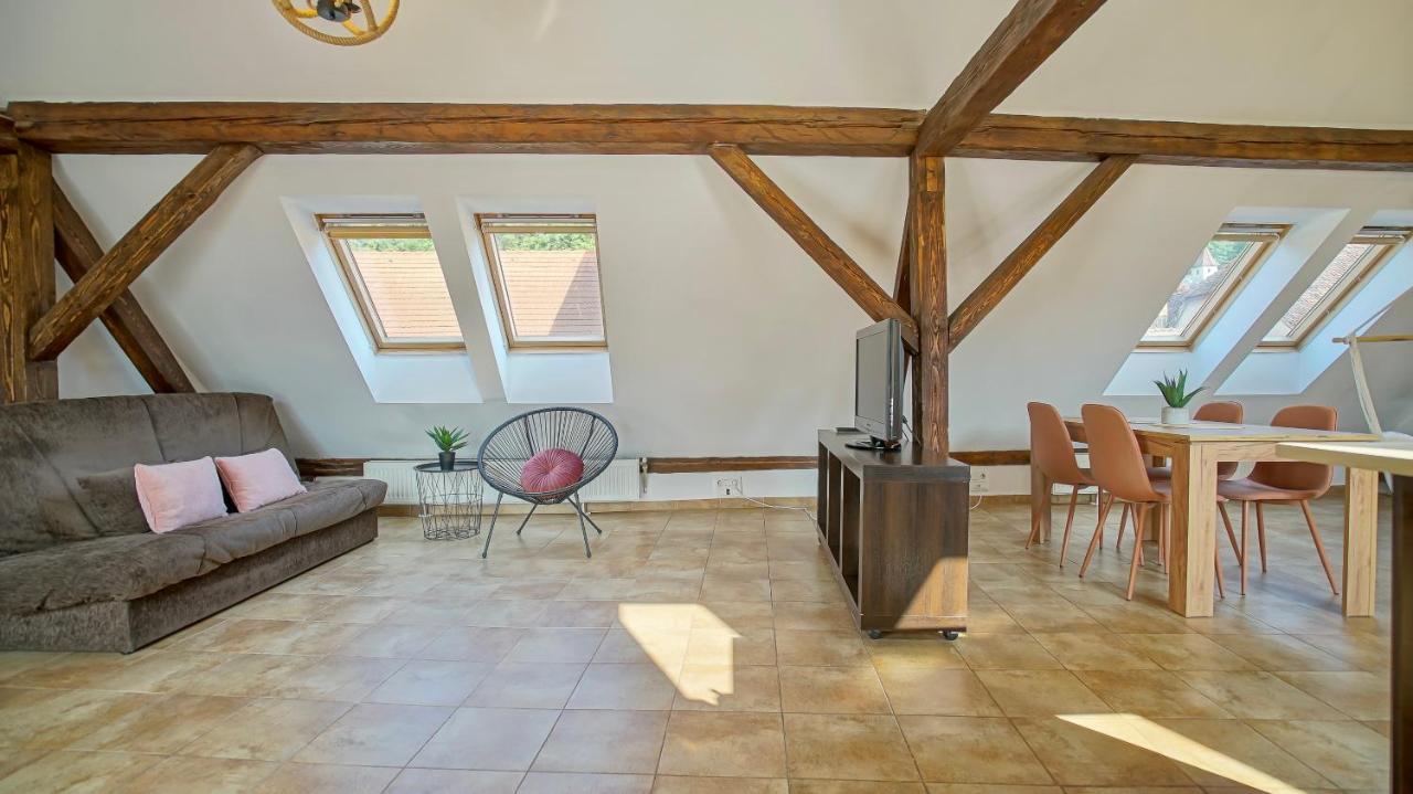 Apartment Rooftop Proprety With Large Terrace & Stunning Views - *